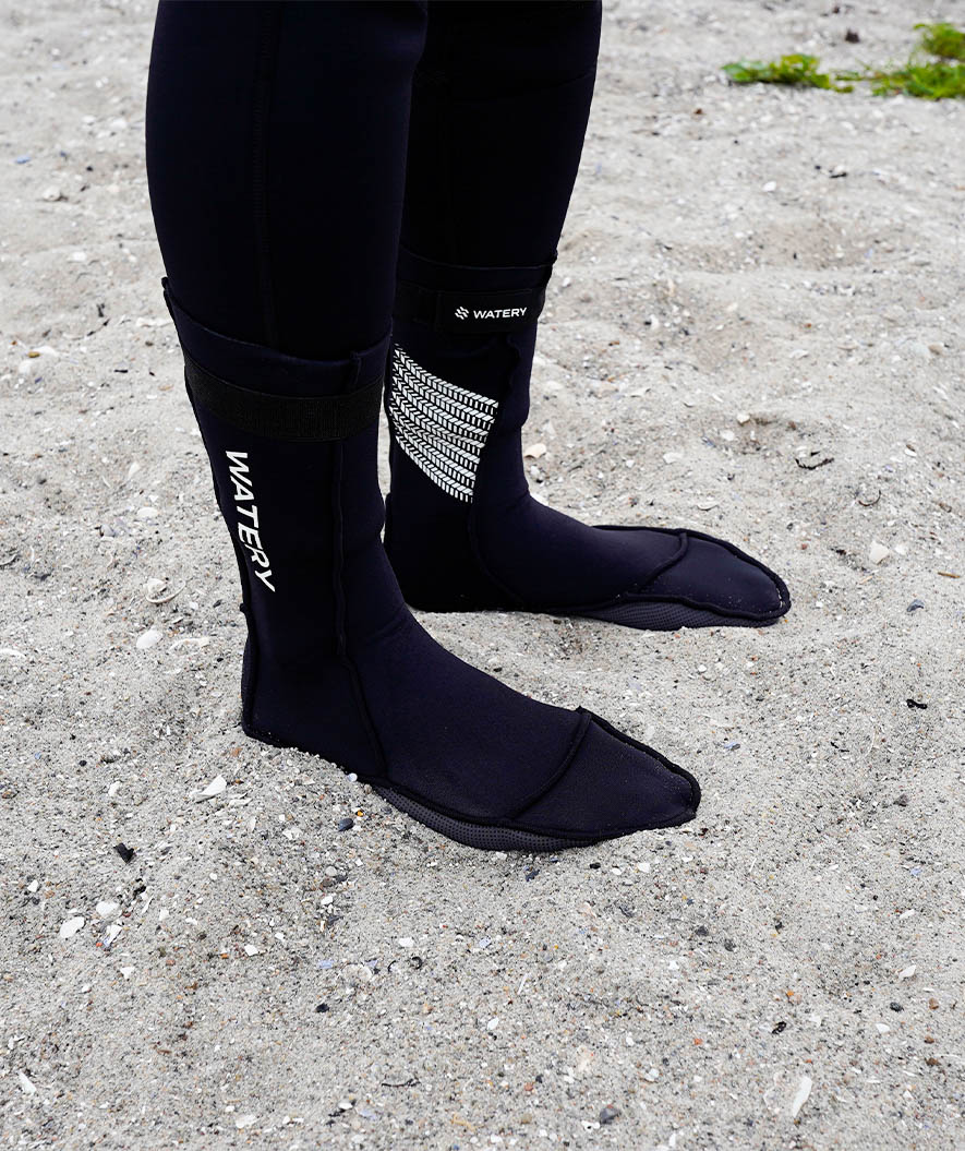 Watery neoprene socks for open water - Calder Pro (2mm) - Black