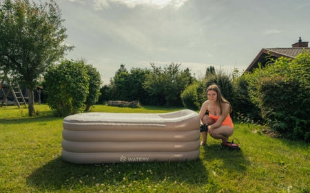 Inflatable bathtub