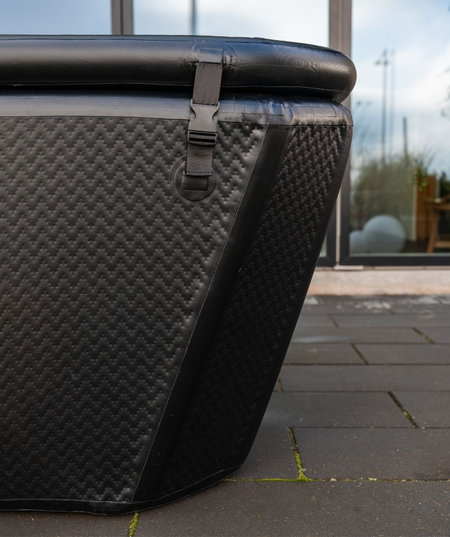 Watery inflatable cold plunge - Ace - Black