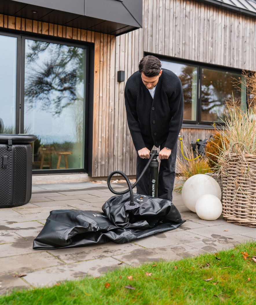 Watery inflatable cold plunge - Ace - Black